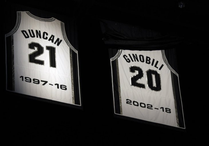 BESMRTNI MANU GINOBILI Dres pod krovom za vječnost