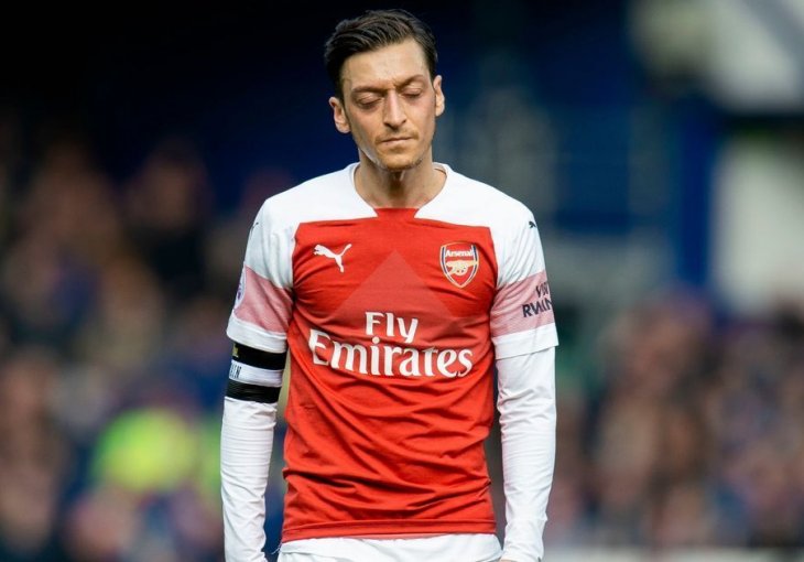 OZIL NASTAVLJA DA RATUJE SA NJEMAČKOM JAVNOŠĆU: Odlazi iz Arsenala, a odabir novog kluba je izazvao bijes u domovini