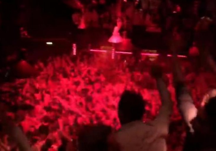 PRELIJEPE SCENE IZ AMSTERDAMA: Pogledajte slavlje navijača Ajaxa nakon gola De Ligta