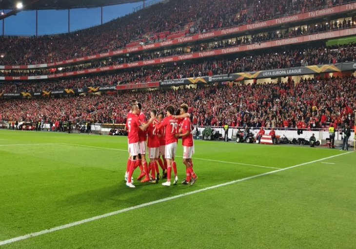NAVIJAČ BENFIKE PUTOVAO 16 SATI KAKO BI STIGAO U FRANKFURT: Samo postoji jedan problem – došao je u pogrešan grad! (FOTO)