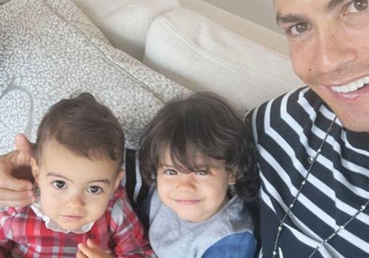 OVO JE PRAVO BOGATSTVO Cristiano Ronaldo objavio fotografiju sa kćerkama