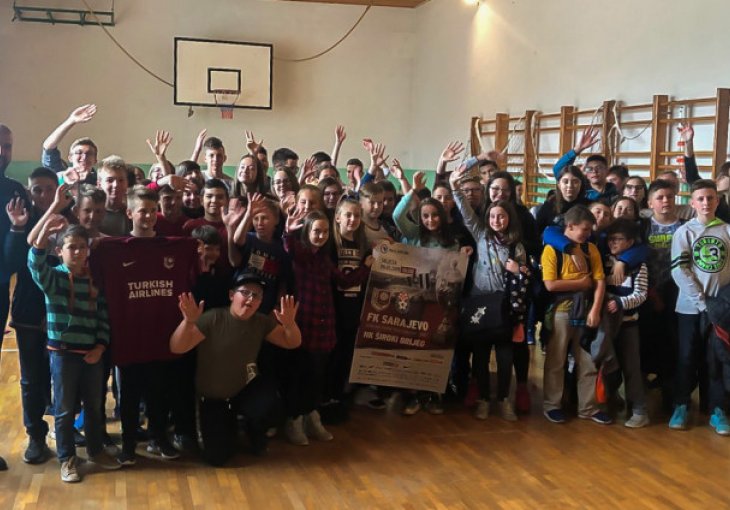 FK Sarajevo: Navijam s tribina!