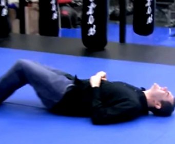 HRABAR ILI TOTALNO LUD?! Htio je da ga UFC prvak udari svom snagom, pogledajte šta mu se dogodilo