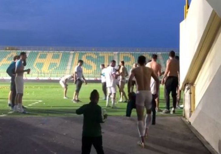 GLUPOST FUDBALERA IZAZVALA HAOS: Riječani se umalo ugušili u svlačionici, pa nestala struja tokom slavlja zbog Kupa (VIDEO)