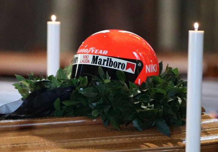 Hiljade ljudi na posljednjem oproštaju od velikana Nikija Laude
