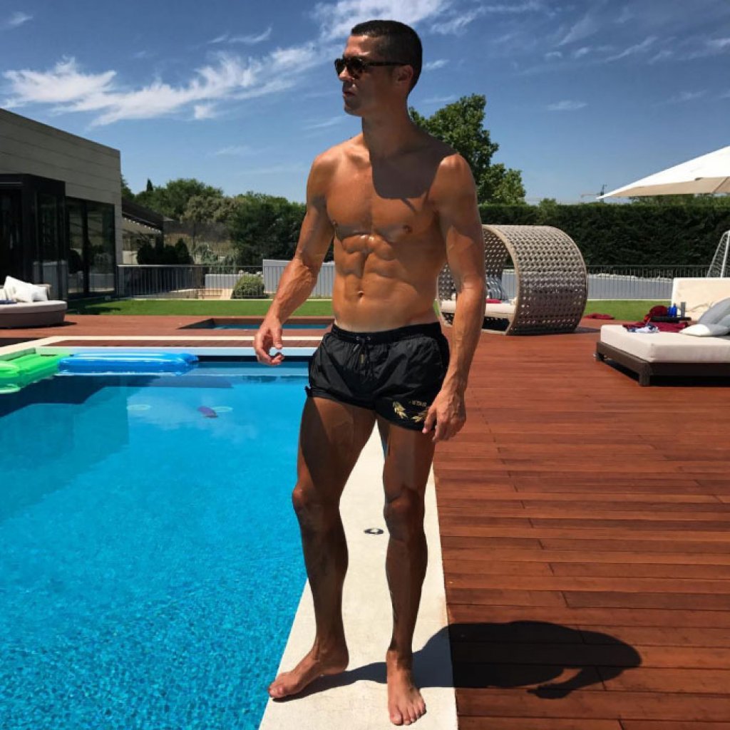 ronaldo-instagram-shirtless-a