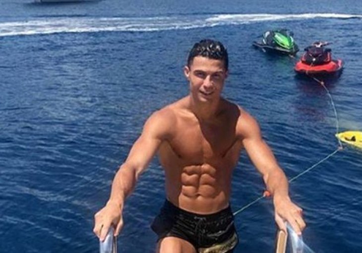 RONALDO SE LJETI TRANSFORMIŠE U IKONU LJEPOTE: Objavio sliku na Instagramu, komentari pljušte
