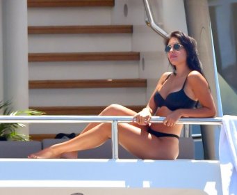 RONALDOVA DRAGANA POMUTILA UM MUŠKARCIMA Objavila novi video, miješa kao luda i ne staje (VIDEO)