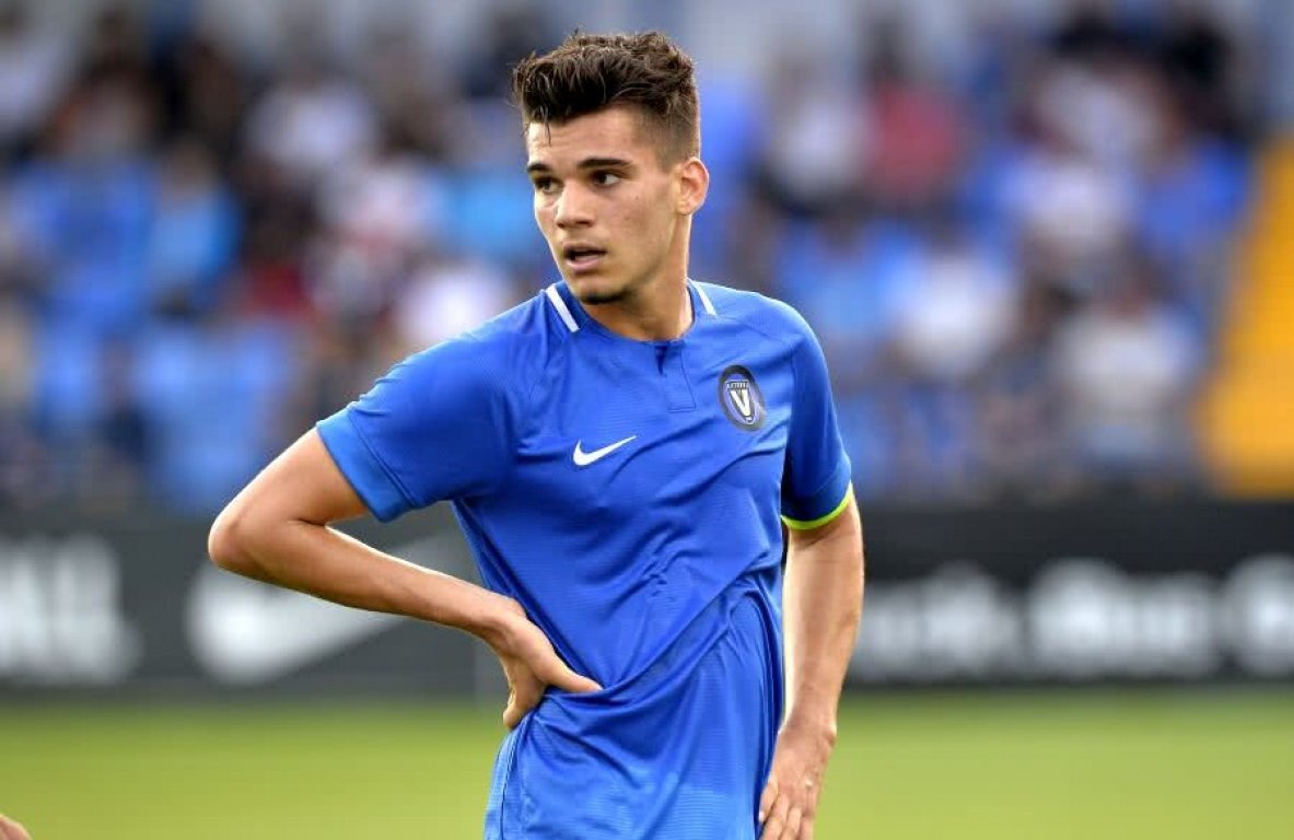 988578-ianis-hagi