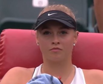 Najatraktivnija Mađarica krenula u pohod ka Wimbledonu: Svi navijaju za Fanny u kvalifikacijama, a i vi ćete kada vidite je u badiću (FOTO)