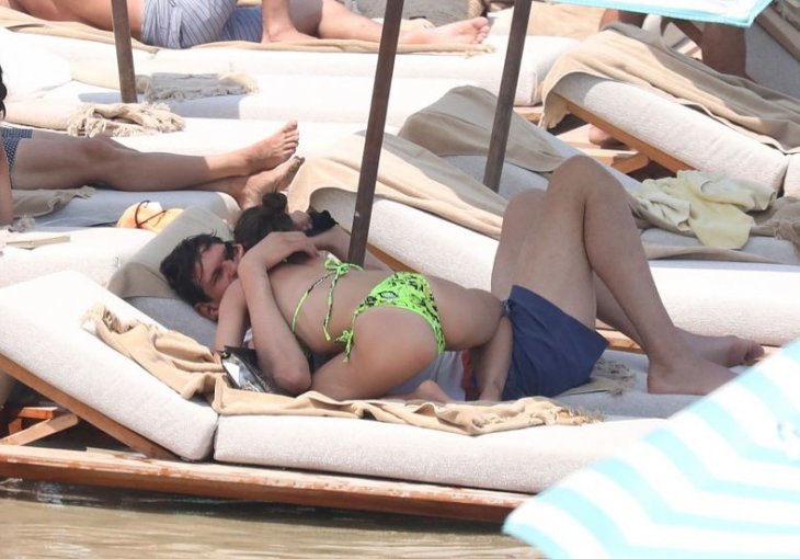 NEUGODNA POZA: Paparazzi uhvatili srpskog košarkaša i njegovu ženu na plaži, pogledajte ostale slike