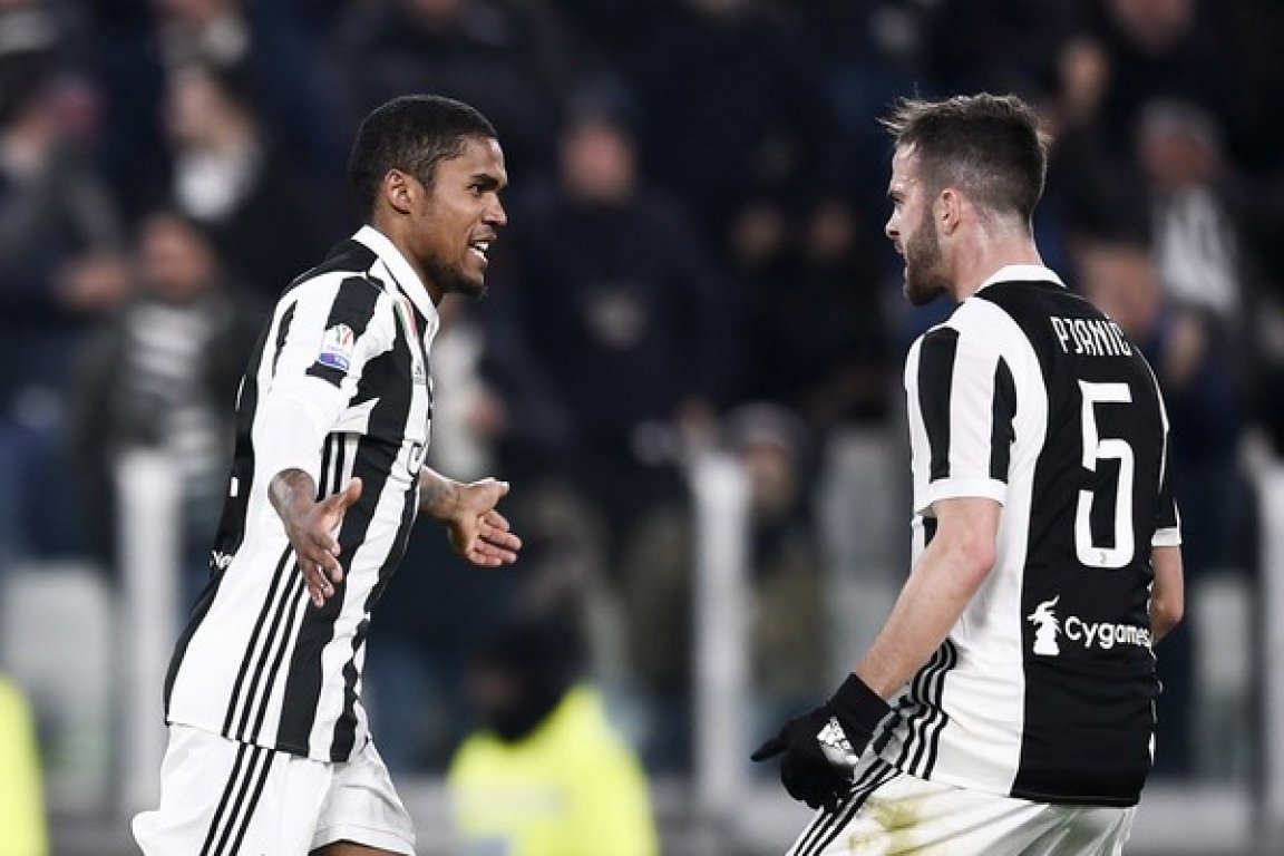 miralem-pjanic-douglas-costa-juventus-v-torino-rskr5wbfzsbl