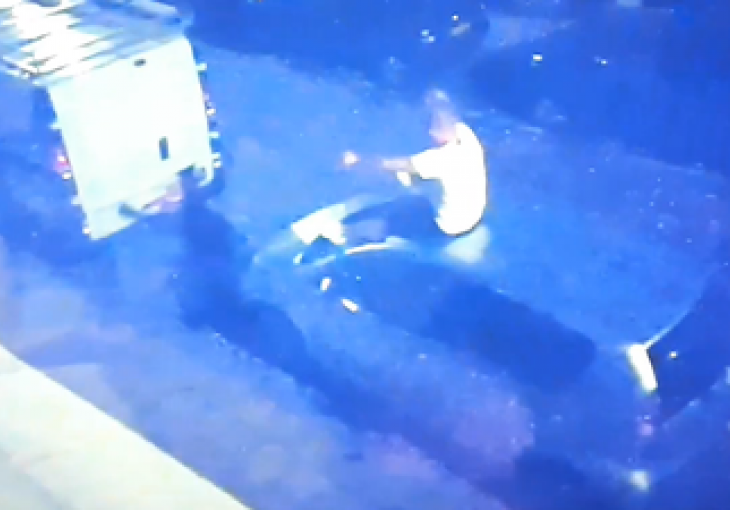 POJAVIO SE SNIMAK INCIDENTA: Pijani fudbaler nogama udarao po automobilu, a onda je u uradio nešto JOŠ STRAŠNIJE