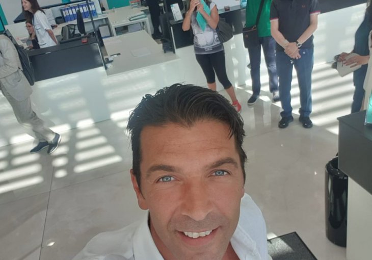 ĐIĐI SE VRATIO U JUVENTUS: Evo kako su ga dočekali navijači (VIDEO)