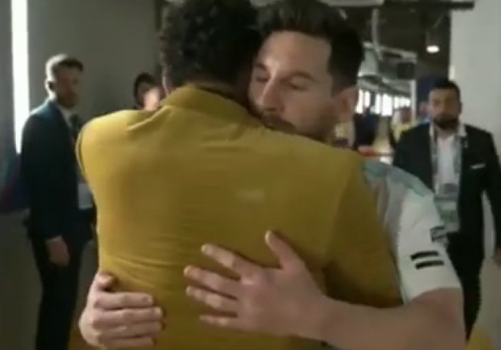 RAME ZA PLAKANJE: Utučeni Messi nakon poraza poletio Neymaru u zagrljaj (VIDEO)