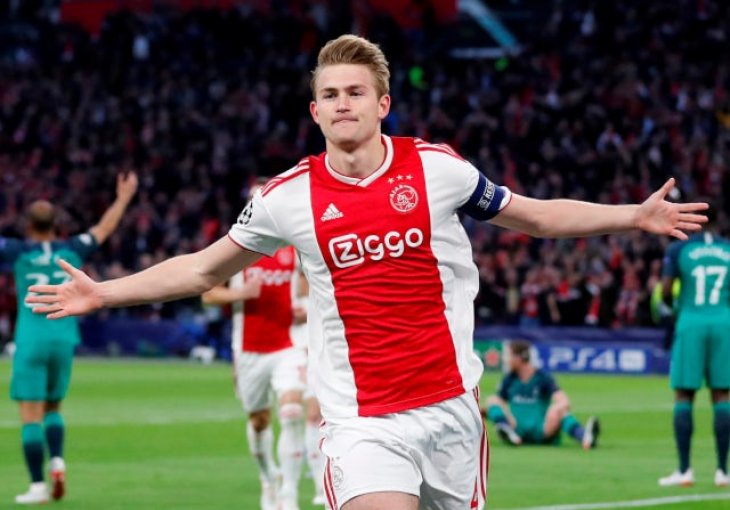 Tuttosport: Komplikacije u De Ligtovom transferu, Ajax promijenio zahtjeve