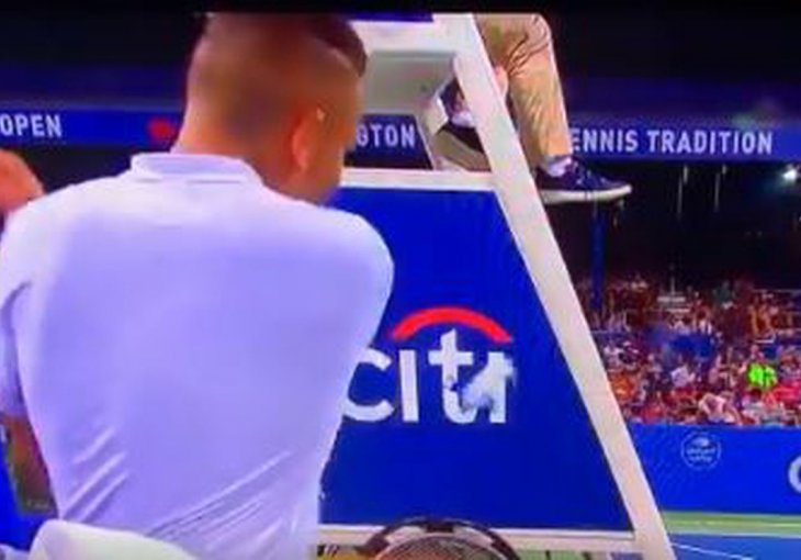 Kyrgios svom snagom 