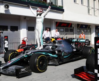 SCHUMI USKORO NAPUŠTA TRON Hamilton slavio u Mađarskoj! Još OVO i BIĆE NAJBOLJI IKAD