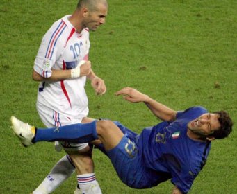 MATERAZZI KONAČNO OTKRIO ŠTA JE REKAO ZIDANEU Sada je skroz jasno što ga je Zizou nokautirao glavom!