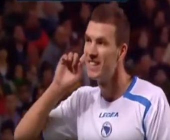 Trenutak kad je Edin Džeko digao cijeli stadion na noge: Hajde, da vas čujem!