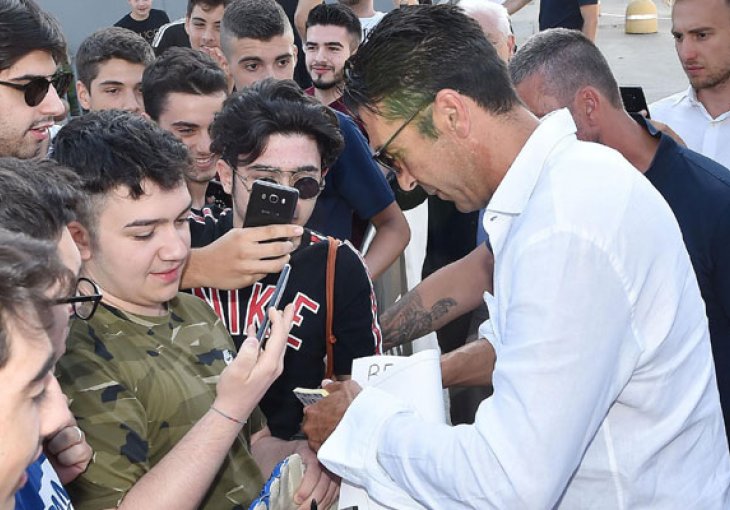 BUFFON DOŽIVIO ŠOK PRVI PUT U KARIJERI: Pogledajte šta su mu poručili sa tribina