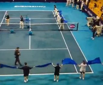 Ovo samo Kinezi mogu smisliti: Pogledajte kako suše teniski teren od kiše (VIDEO)
