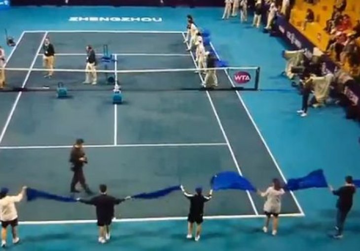 Ovo samo Kinezi mogu smisliti: Pogledajte kako suše teniski teren od kiše (VIDEO)