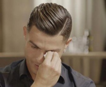 IZAŠAO SNIMAK KADA CRISTIANO PRVI PUT VIDI INTERVJU SVOG OCA Zaplakao je kad je čuo šta mu je tata rekao