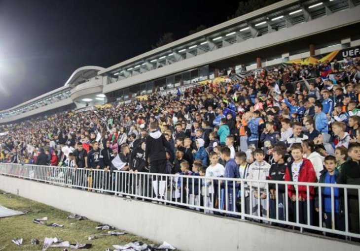KAKVA SLIKA Preko 20.000 djece bodri Partizan na stadionu, atmosfera nikad GLASNIJA!