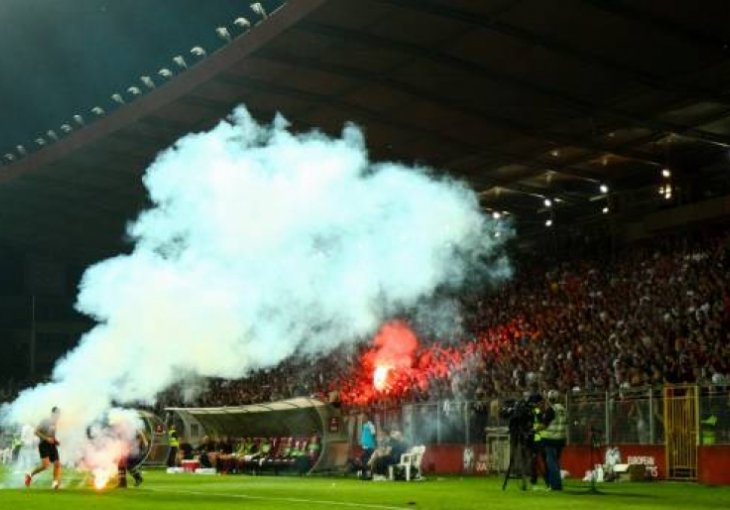 PA NEK' OPET PALE BAKLJE: UEFA žestoko kaznila Fudbalski klub Sarajevo, rekordna kazna za Zrinjski