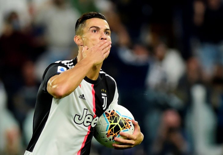 Juventus Ronaldovim penalom do pobjede nad Veronom i privremenog čela tabele, Jajalu 90 minuta u domaćem porazu