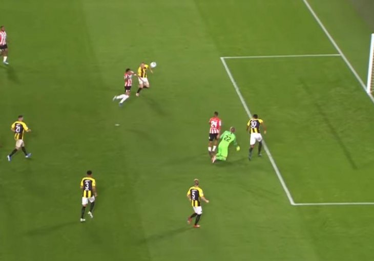 ARSENAL I AJAX SU NAPRAVILI VELIKU GREŠKU Čudesni tinejdžer zabija kao na traci i obara rekorde, a želi ga pola Evrope!