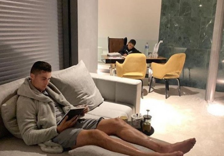 IZUZETNO LOŠ GUBITNIK Dok je Messi primao nagradu, Ronaldo se oglasio na Instagramu