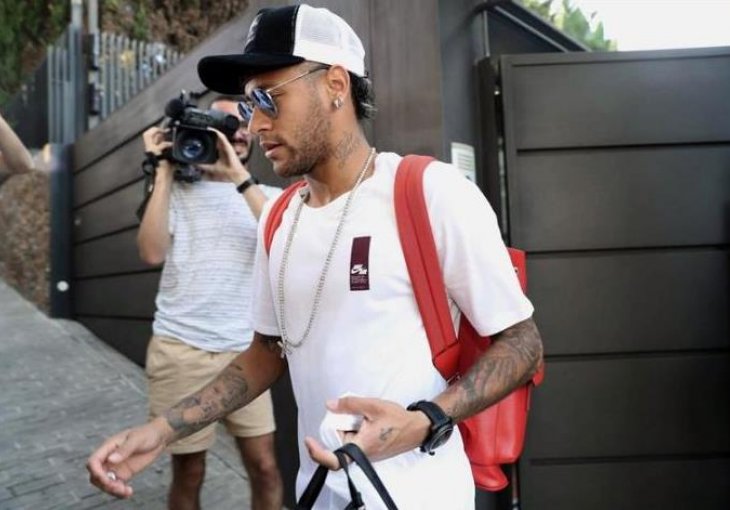 OVO NEMA NIGDJE Neymar sletio u Barcelonu, ali ne zbog transfera. Tu je da uzdrma Katalonce do temelja!