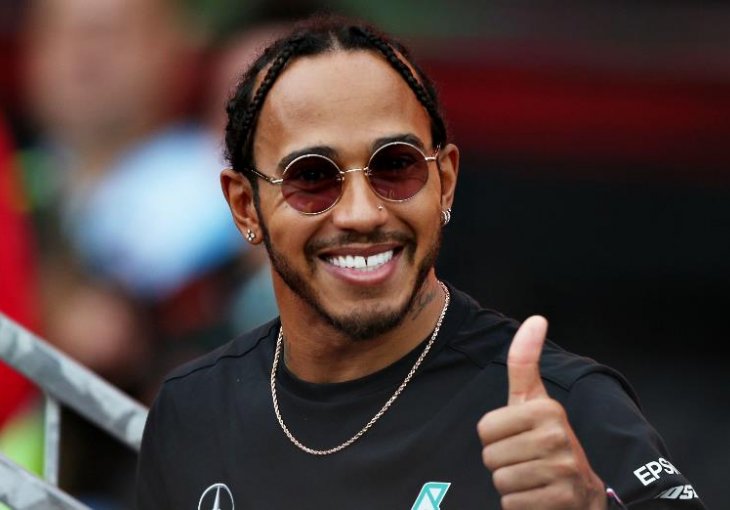 DOSLOVNO SE KUPA U PARAMA: Lewis Hamilton je najbogatiji aktivni sportista, evo šta posjeduje