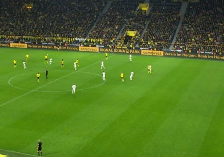 ŽESTOKA KRAĐA Dortmund zabio gol, VAR ga poništio, a ponovljeni snimak je zaprepastio Njemačku