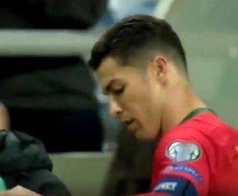 KAKVA LJUDINA JE RONALDO Dječak mu prišao, a njegov gest je oduševio stadion