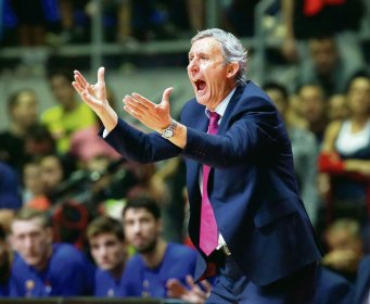 PEŠIĆ POTPUNO VAN SEBE U SVLAČIONICI: Pogledajte kako je trener Barce VRIŠTAO na svoje igrače nakon poraza od Reala (VIDEO)