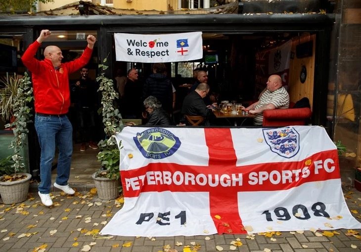 Engleski navijači na Kosovu vrijeđali Srbe skupa s Kosovarima (VIDEO)