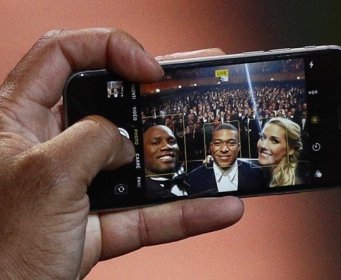 U KARIJERI JE ZARADIO OKO 100 MILIONA EURA Mnogi su ostali u čudu kad su vidjeli koji mobitel Drogba koristi