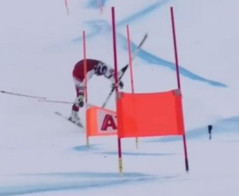 Dvostruki olimpijski pobjednik pretrpio težak pad: Svi su gledali u čudu, noge ne može podići (VIDEO)