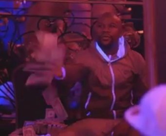 MAYWEATHER NEMA SRAMA Pogledajte kako na striptizete baca 100.000 dolara u kešu
