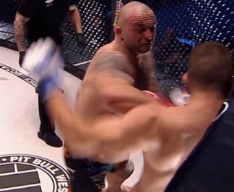 KAKAV DEGENEK U PET SEKUNDI: Hrvatski MMA borac ovo ni u snovima nije očekivao u prvoj borbi karijere, pogledajte kako je u kavezu prošao nesretni Srđan...