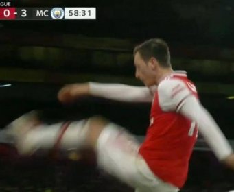 Bijesni Ozil potpuno izgubio živce nakon izmjene: O ovoj reakciji će se dugo pričati! JE LI OVO DEFINITIVNO KRAJ?!