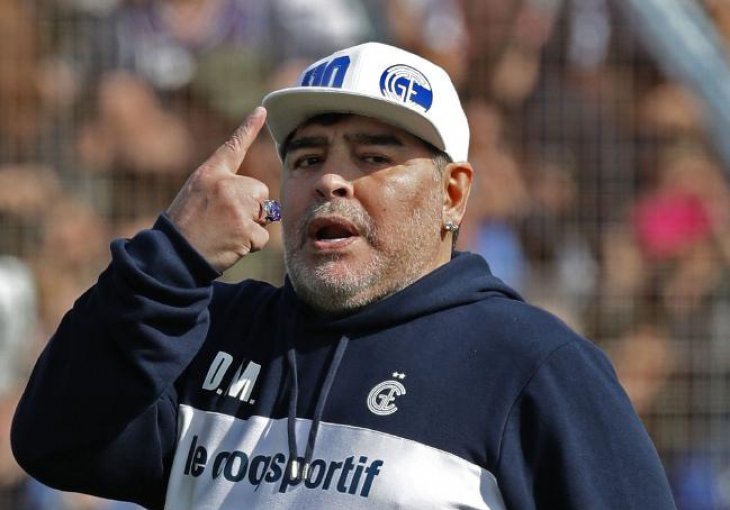 Diego Maradona završio u bolnici u Buenos Airesu