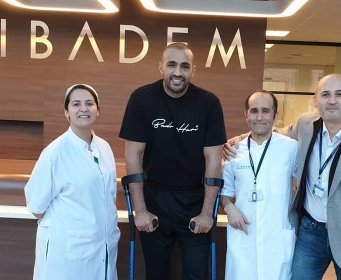 PRVA FOTOGRAFIJA Badr Hari se javio iz bolnice nakon loma noge u ringu
