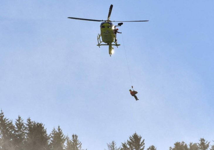 Nakon teškog pada udario u zaštitnu ogradu: Bivši svjetski prvak helikopterom evakuiran sa staze