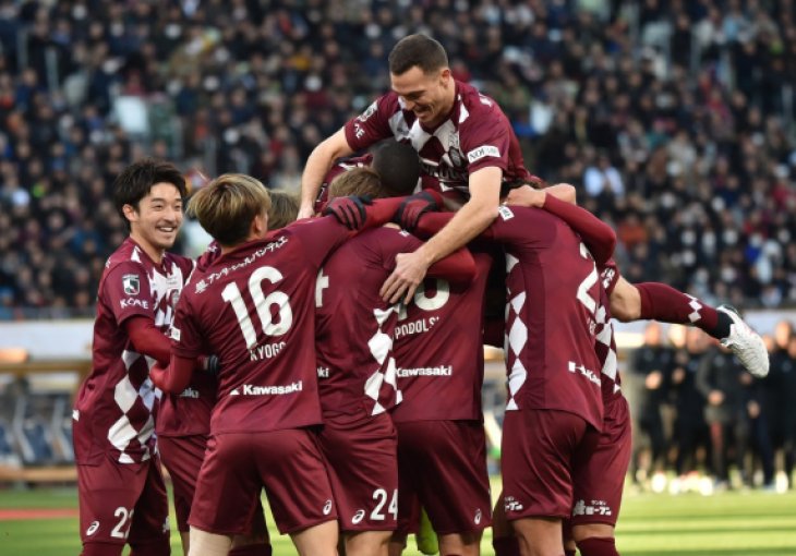INIESTA I PODOLSKI DO HISTORIJSKOG TROFEJA U JAPANU: Spektakl na Nacionalnom stadionu