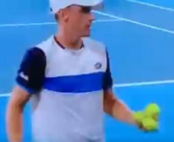ŠOKANTAN SNIMAK: Millman podmuklo varao protiv Federera! Zbog ovoga mora biti žestoko kažnjen!
