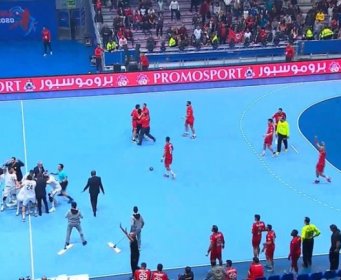 OVO SIGURNO NISTE VIDJELI: Nevjerovatne scene obišle svijet, pogledajte zbog čega je finale rukometnog prvenstva odmah PREKINUTO (VIDEO)